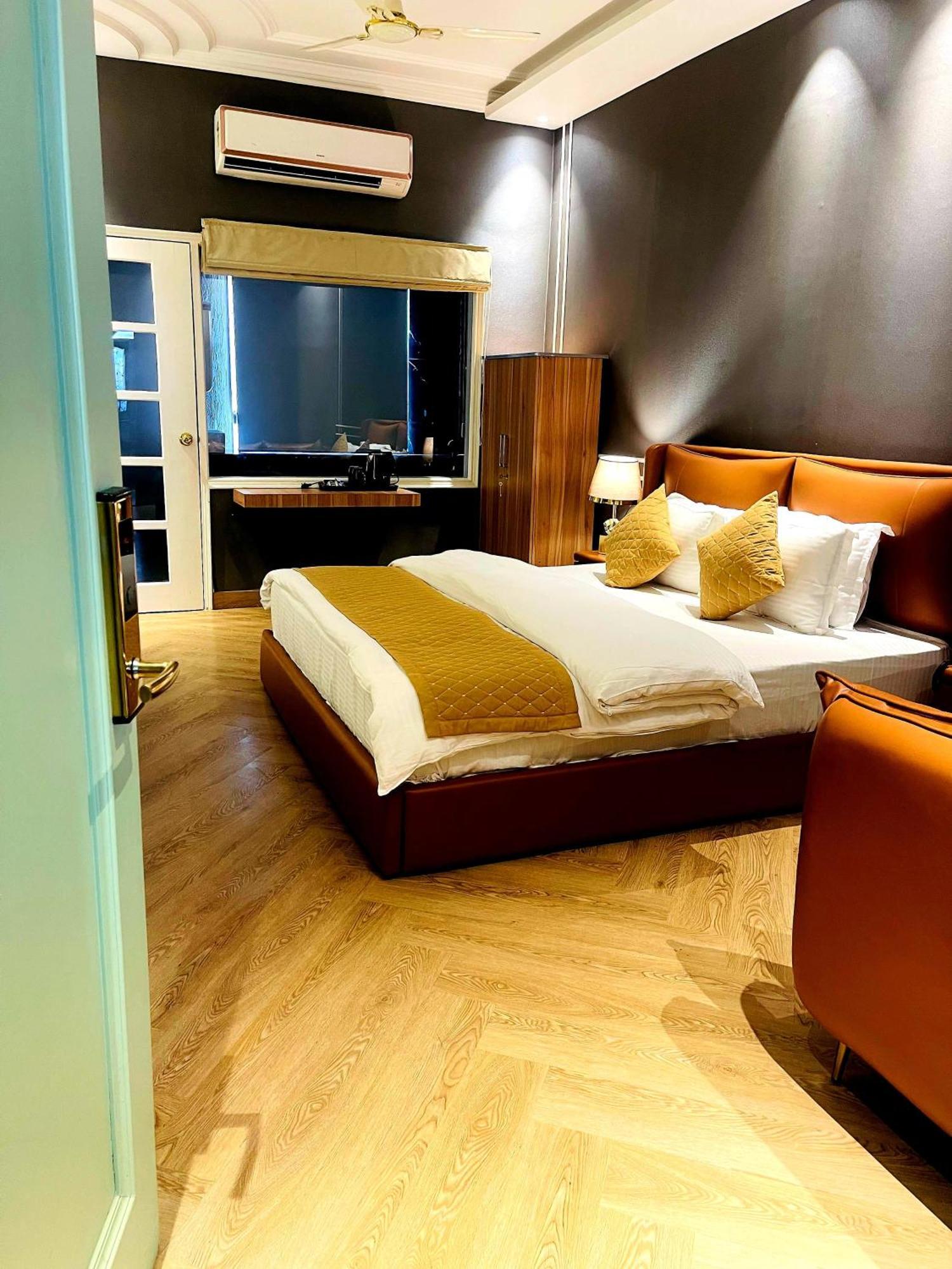Victorian Elegance Luxury Stays Amritsar Exterior photo